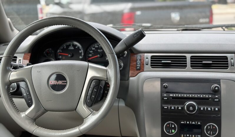 
								2008 GMC Yukon full									