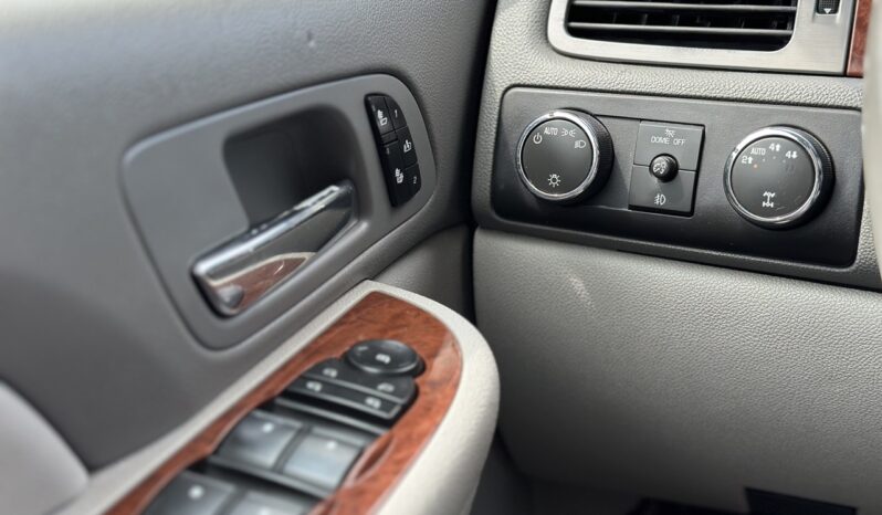 
								2008 GMC Yukon full									