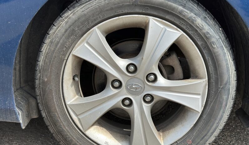 
								2013 Hyundai Elantra full									