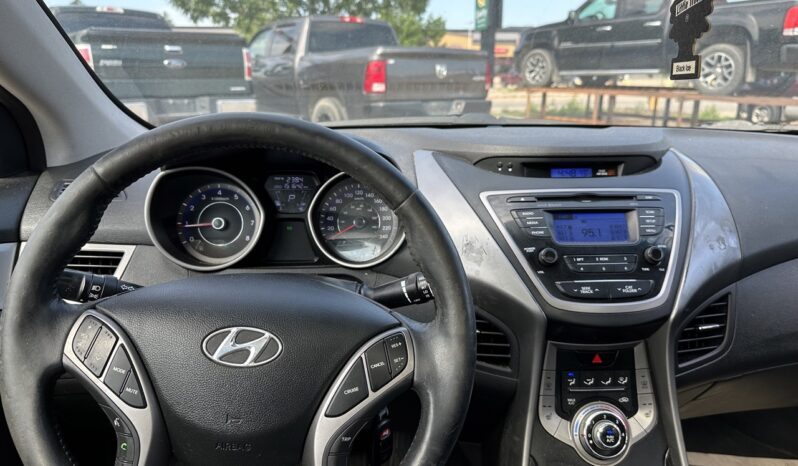 
								2013 Hyundai Elantra full									