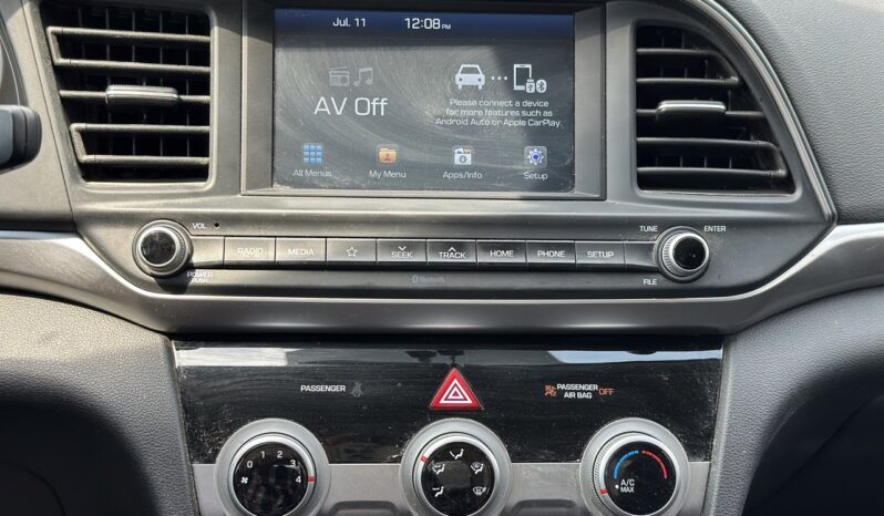 
								2019 Hyundai Elantra full									