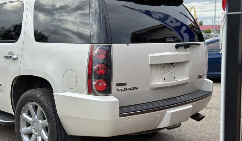 
								2010 GMC Yukon Denali full									