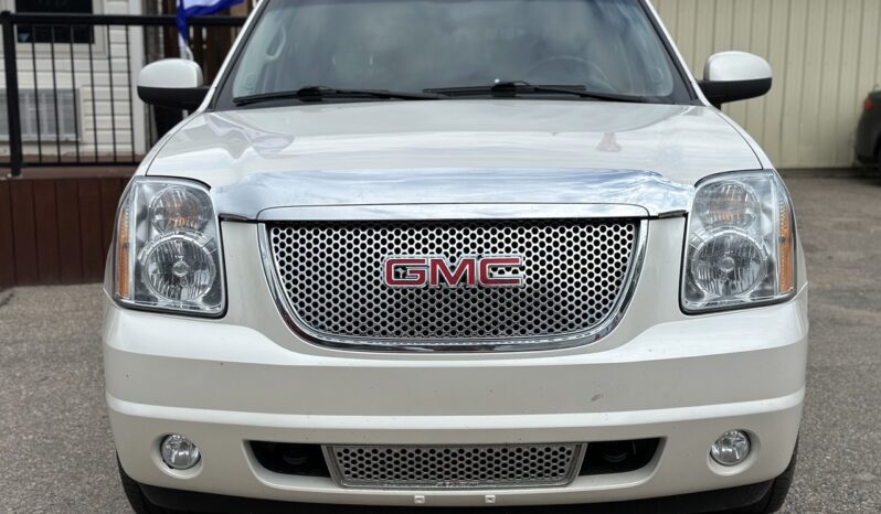 
								2010 GMC Yukon Denali full									