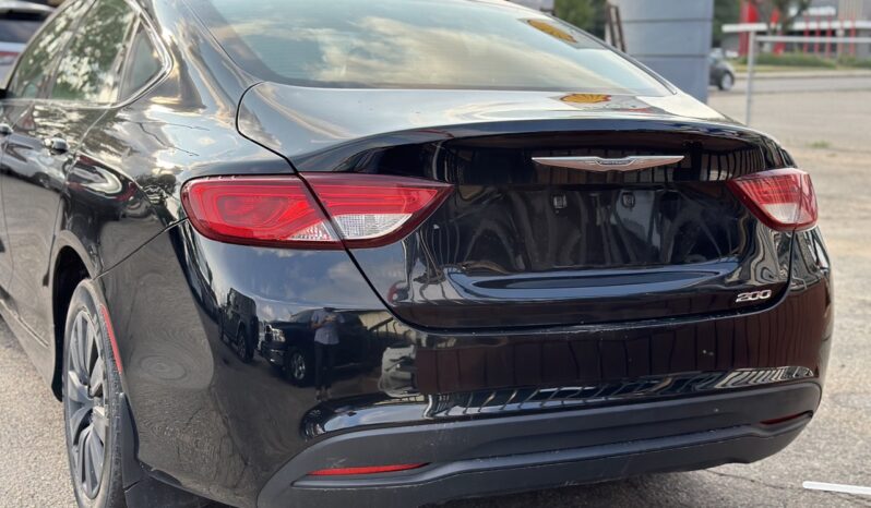 
								2016 Chrysler 200 full									