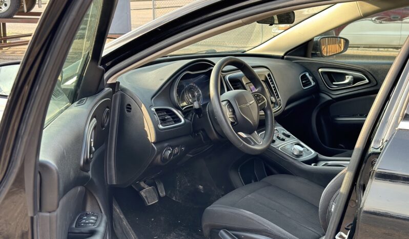 
								2016 Chrysler 200 full									
