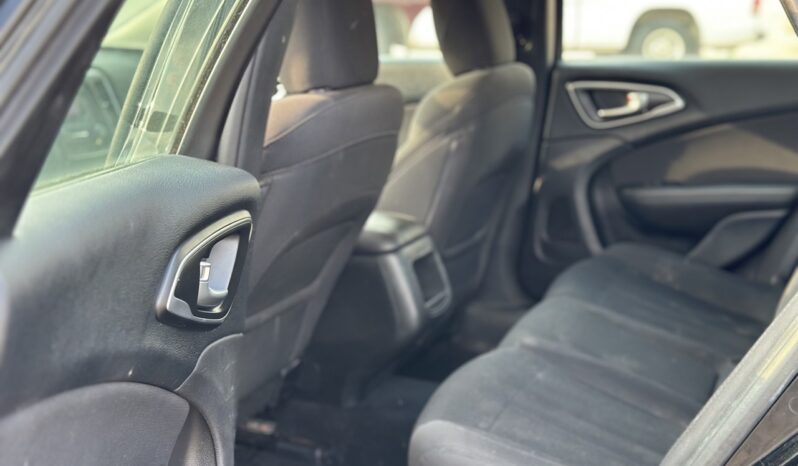 
								2016 Chrysler 200 full									