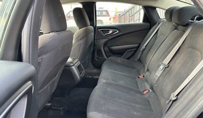 
								2016 Chrysler 200 full									