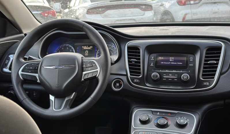 
								2016 Chrysler 200 full									