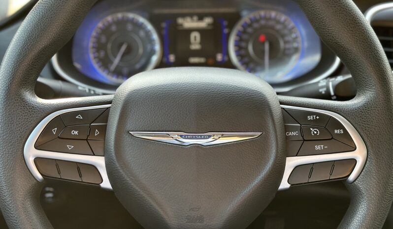 
								2016 Chrysler 200 full									