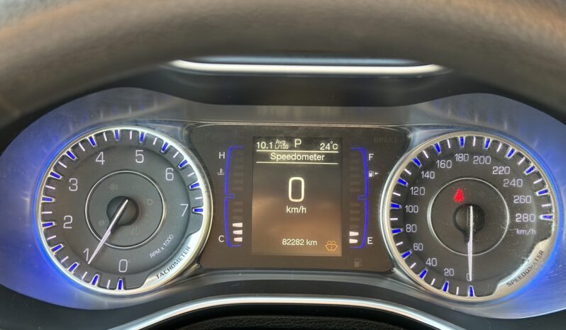 
								2016 Chrysler 200 full									