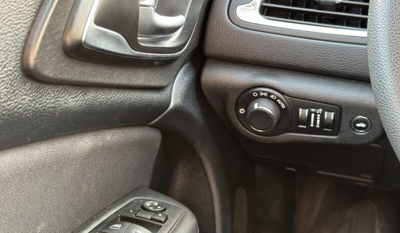 
								2016 Chrysler 200 full									