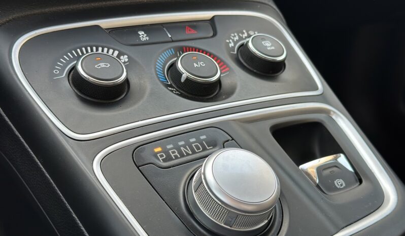 
								2016 Chrysler 200 full									