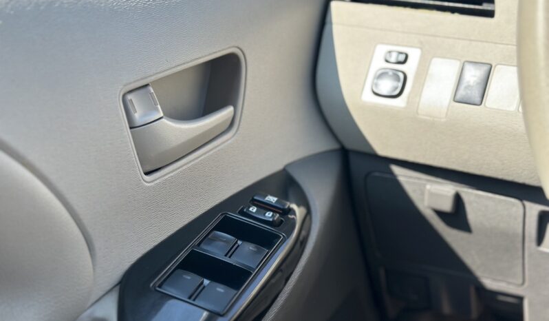 
								2012 Toyota Sienna CE full									