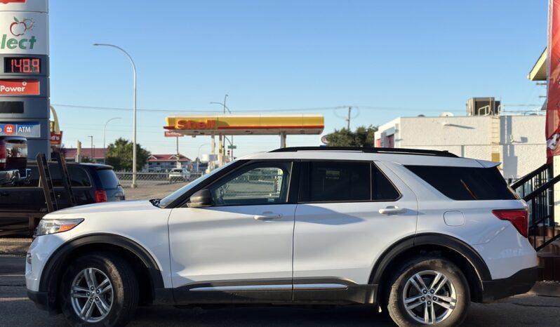 
								2022 Ford Explorer XLT 4WD full									