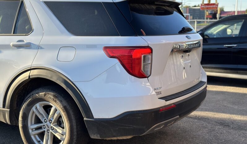 
								2022 Ford Explorer XLT 4WD full									