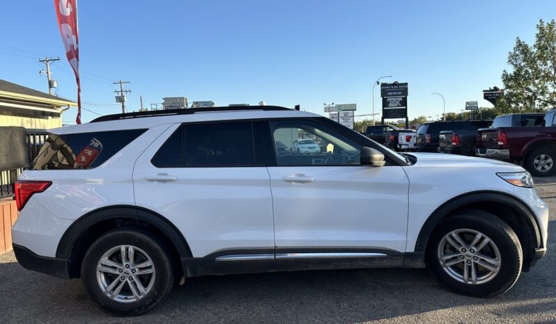
								2022 Ford Explorer XLT 4WD full									