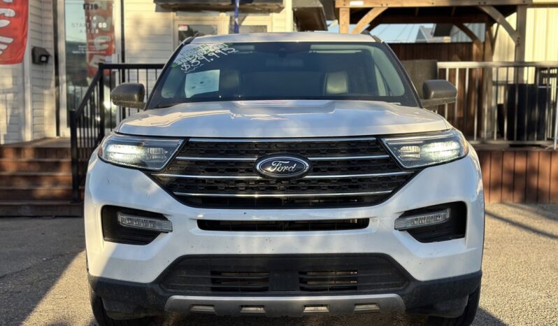 
								2022 Ford Explorer XLT 4WD full									