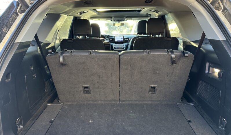
								2022 Ford Explorer XLT 4WD full									