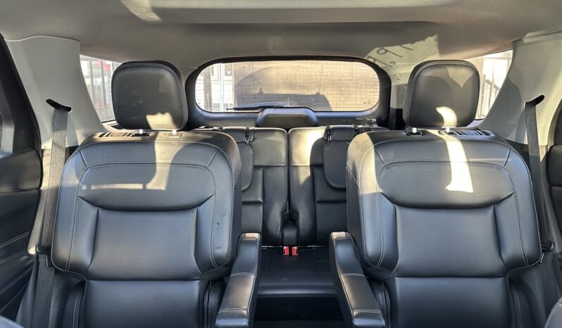
								2022 Ford Explorer XLT 4WD full									