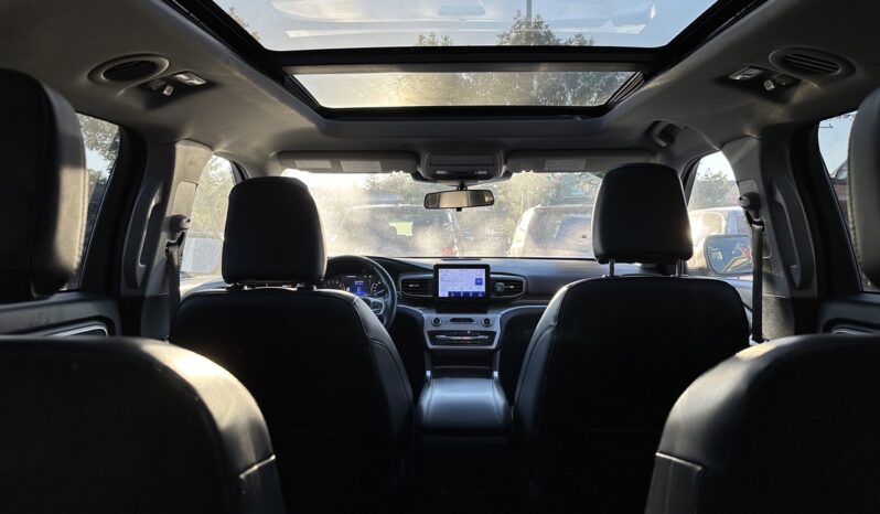 
								2022 Ford Explorer XLT 4WD full									