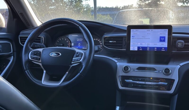 
								2022 Ford Explorer XLT 4WD full									