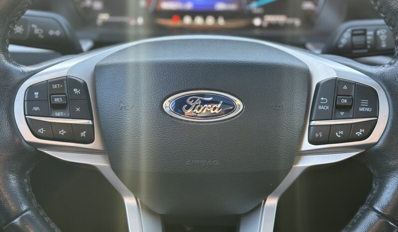 
								2022 Ford Explorer XLT 4WD full									