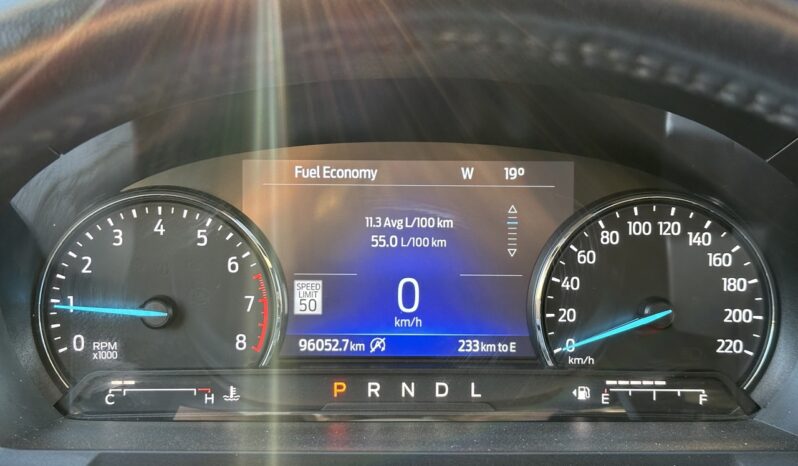 
								2022 Ford Explorer XLT 4WD full									