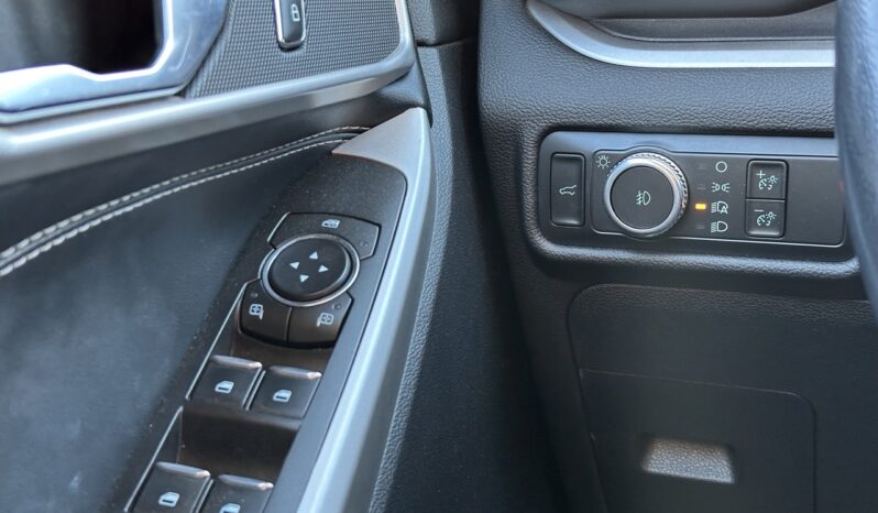 
								2022 Ford Explorer XLT 4WD full									