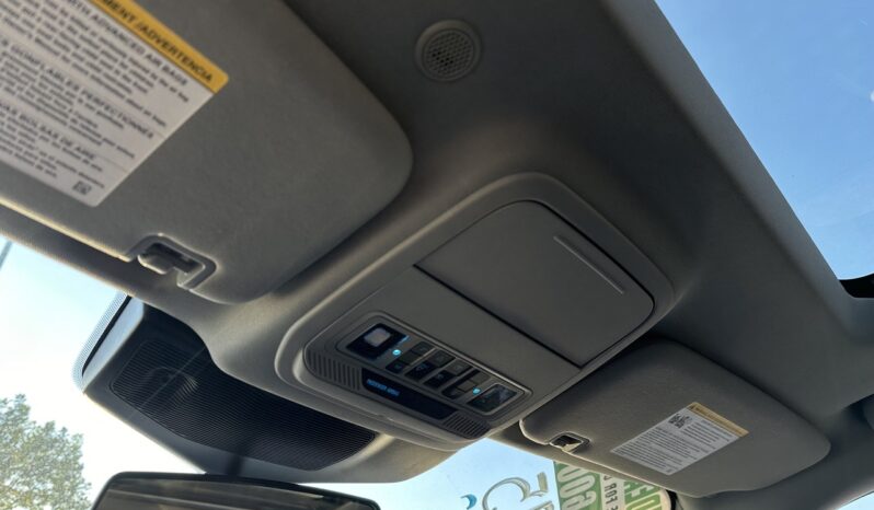 
								2022 Ford Explorer XLT 4WD full									