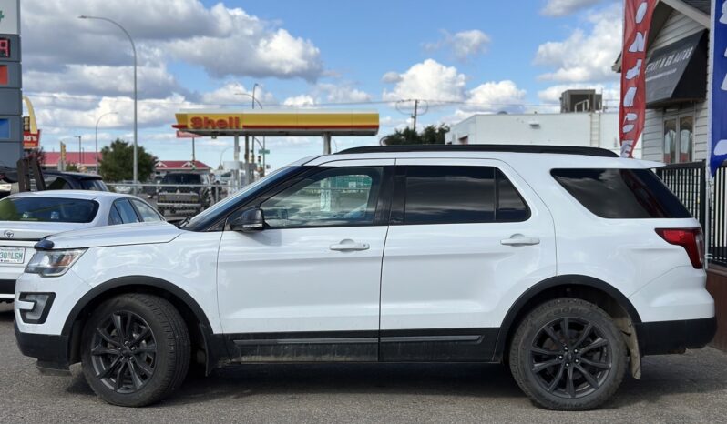 
								2017 Ford Explorer XLT 4WD full									