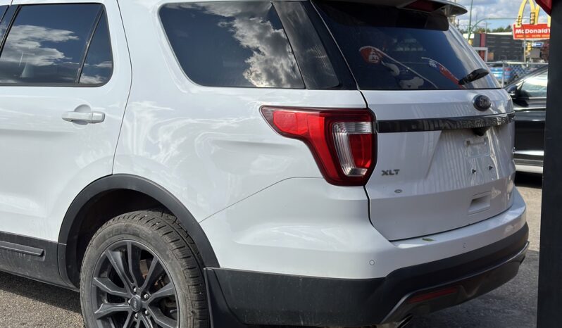 
								2017 Ford Explorer XLT 4WD full									