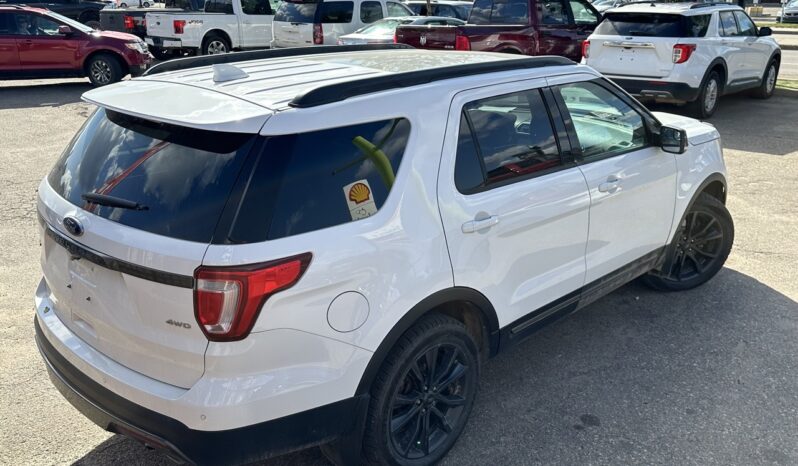 
								2017 Ford Explorer XLT 4WD full									