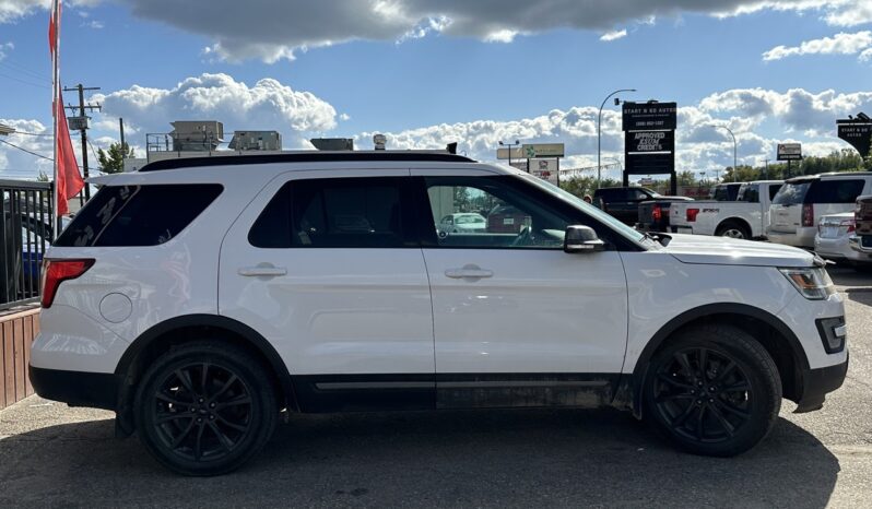 
								2017 Ford Explorer XLT 4WD full									