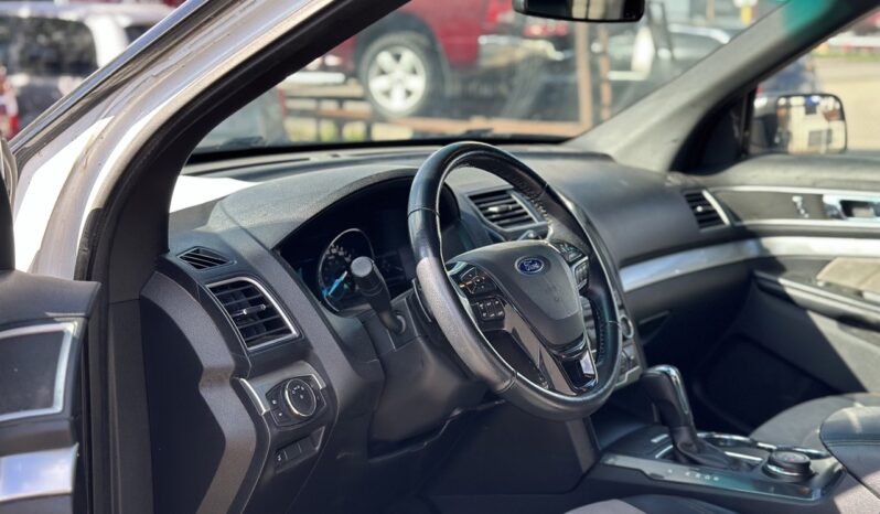 
								2017 Ford Explorer XLT 4WD full									