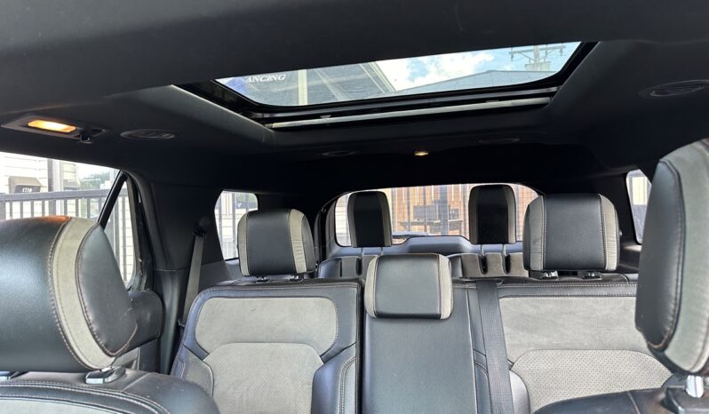 
								2017 Ford Explorer XLT 4WD full									