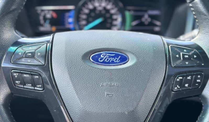 
								2017 Ford Explorer XLT 4WD full									