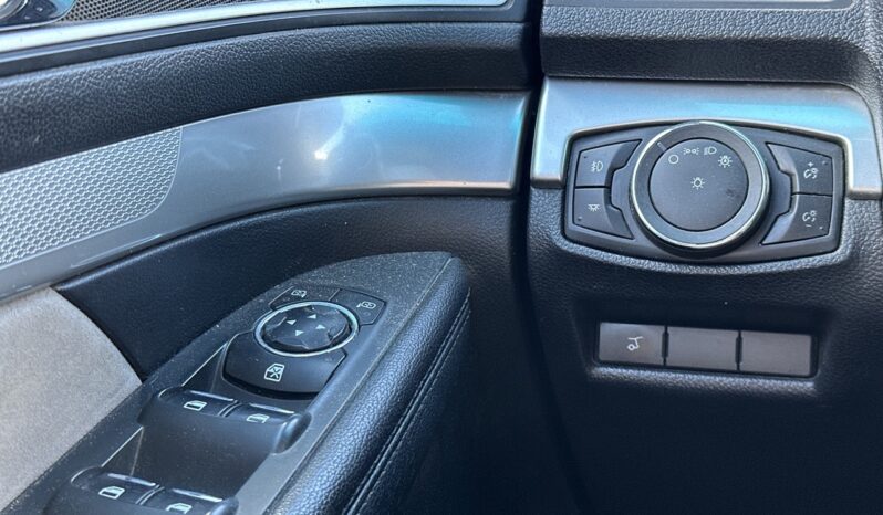 
								2017 Ford Explorer XLT 4WD full									