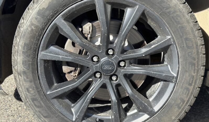 
								2017 Ford Explorer XLT 4WD full									