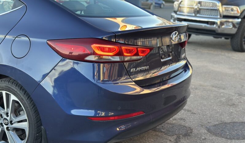 
								2017 HYUNDAI ELANTRA LIMITED SE full									
