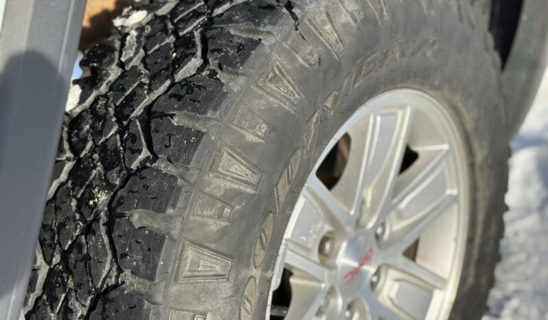 
								2017 GMC Sierra SLE full									