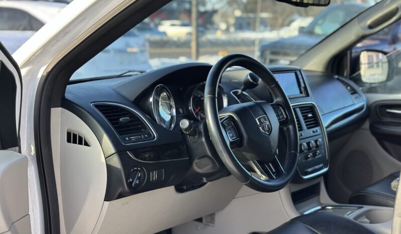 
								2017 Dodge Caravan SXT full									
