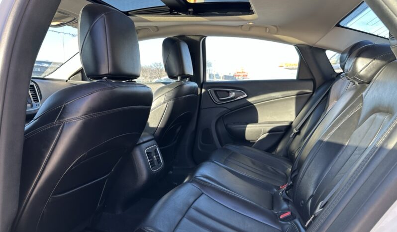 
								2016 CHRYSLER 200 C full									