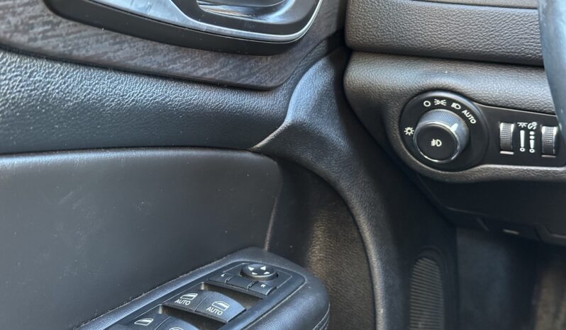 
								2016 CHRYSLER 200 C full									