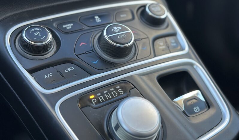
								2016 CHRYSLER 200 C full									