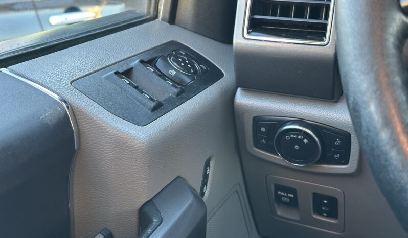 
								2019 Ford F-150 XLT Extended cab full									