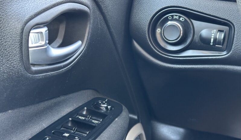 
								2015 Jeep Renegade Sport full									
