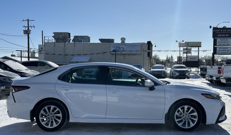 
								2022 Toyota Camry SE full									