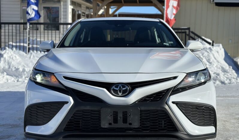 
								2022 Toyota Camry SE full									
