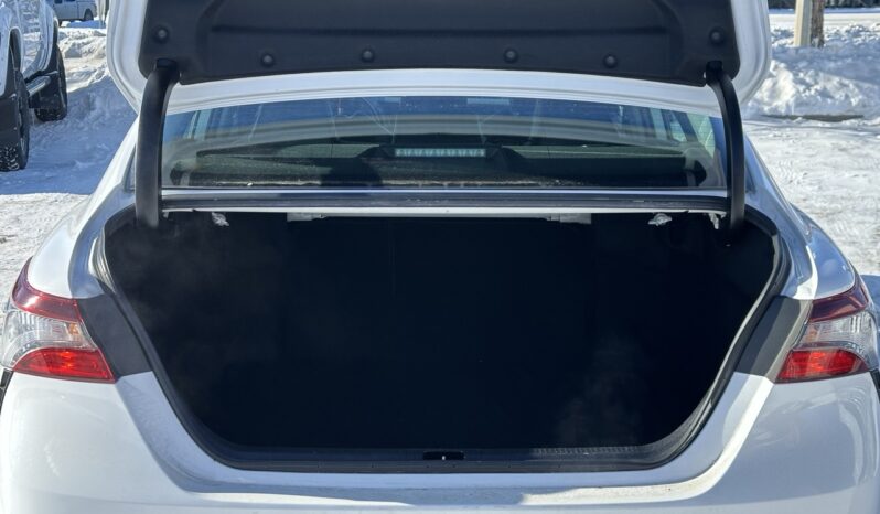 
								2022 Toyota Camry SE full									