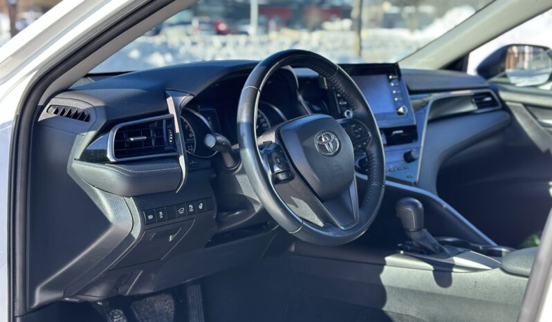 
								2022 Toyota Camry SE full									